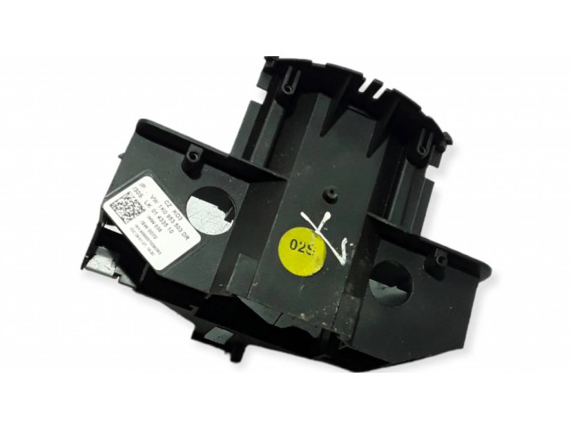 Другая деталь салона