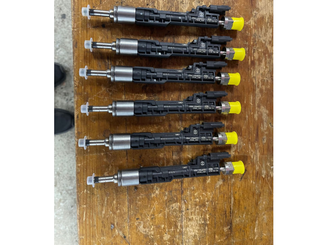 Vstřikovač 0261500136, 6012810UZ BMW M5