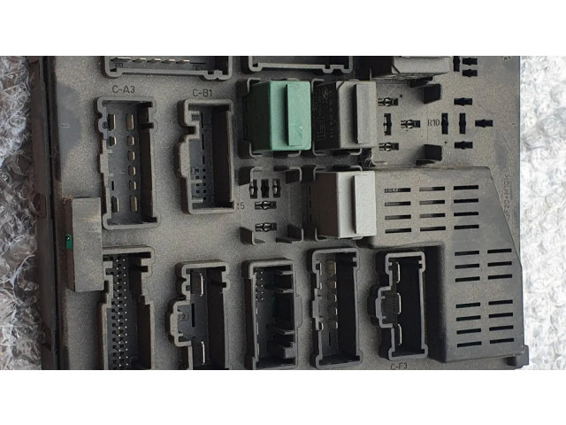 Блок предохранителей  8378113, 518792114   BMW Z4 E85 E86    