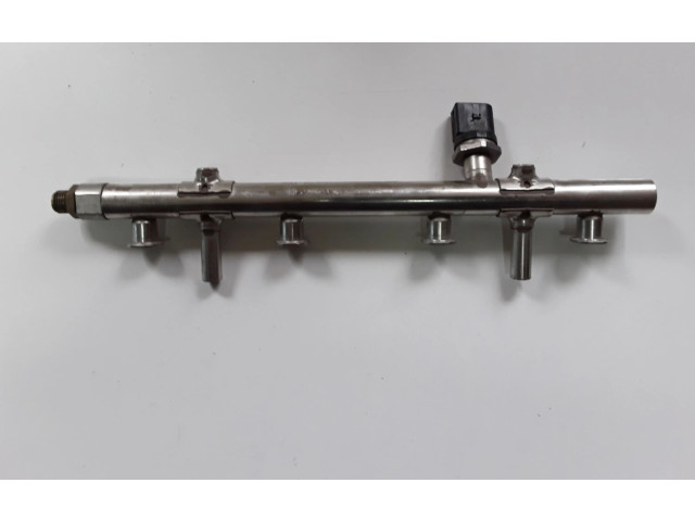 Топливная рампа 06K133317G   Audi TT TTS RS Mk3 8S   для двигателя CJSA