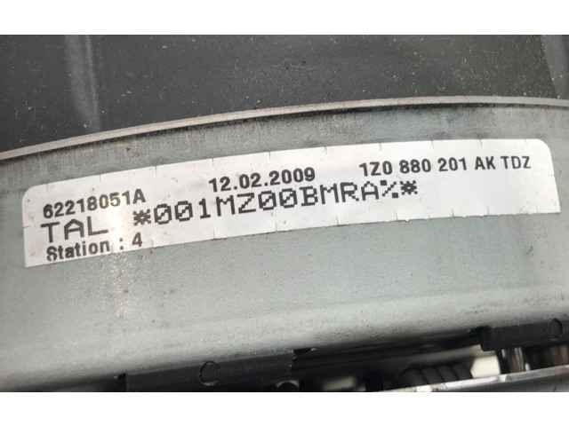 Подушка безопасности водителя 1Z0880201AK   Skoda Octavia Mk2 (1Z)