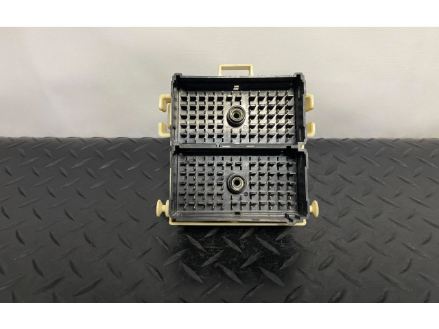 Блок предохранителей  15770996-01   Chevrolet Tahoe    