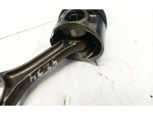 Píst Volkswagen PASSAT B5.5