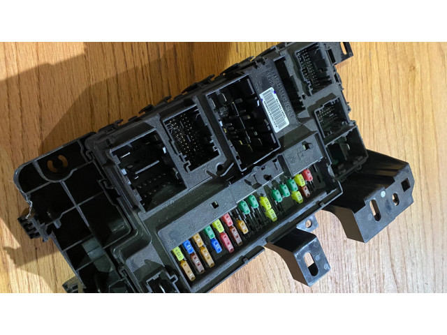 Pojistková skříňka jr3t15604, JR3T15604 Ford Mustang VI 2015