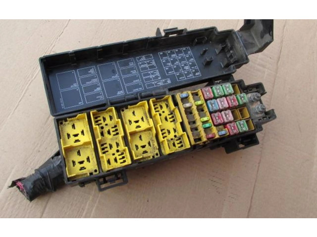 Подушка безопасности водителя    Jeep Cherokee III KJ