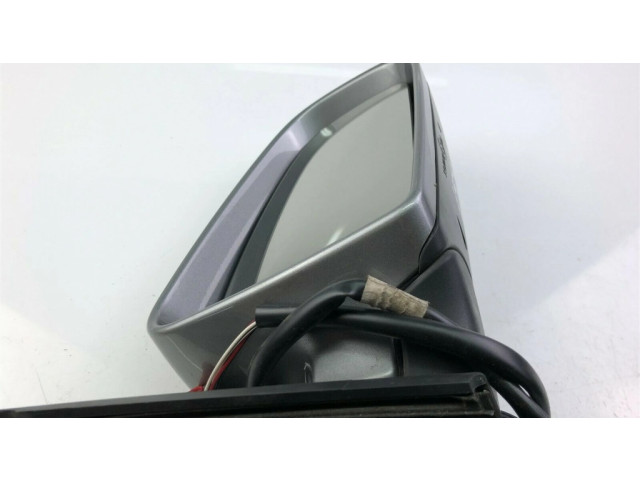 Боковое стекло в середине кузова