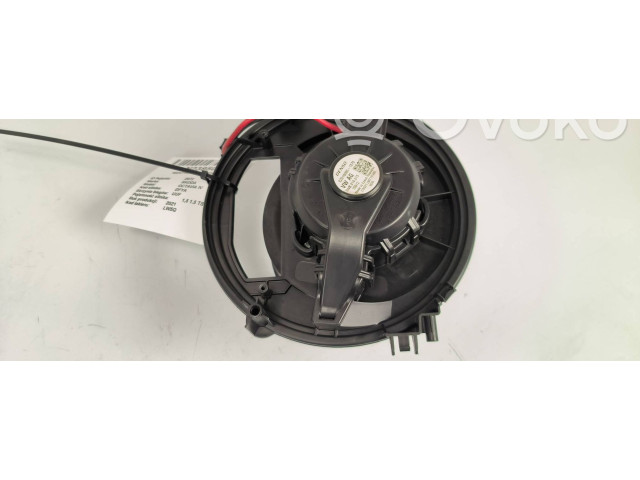 Вентилятор печки 5WB819015 Skoda Octavia Mk4