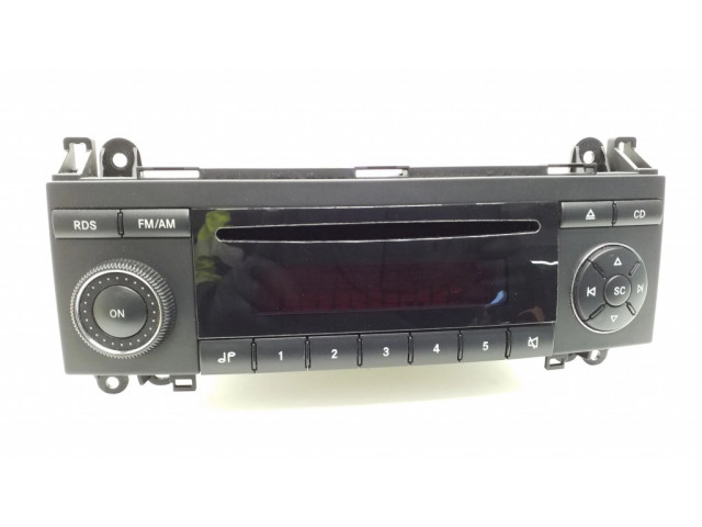 Радио/ проигрыватель CD/DVD / навигация