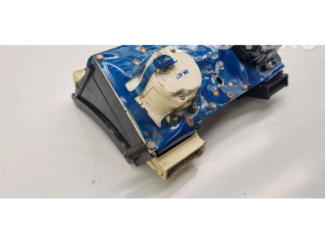 Přístrojová deska Volkswagen PASSAT B2 1987 321919033RF