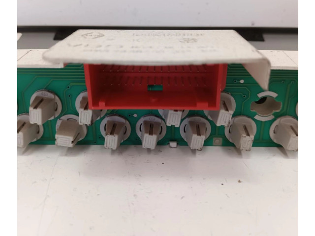 Дисплей    8200121171   Renault Twingo I