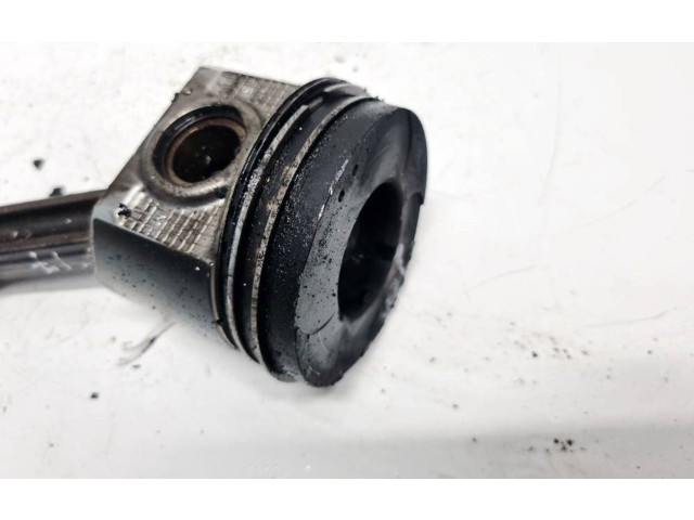 Поршень с шатуном Nissan Almera N16