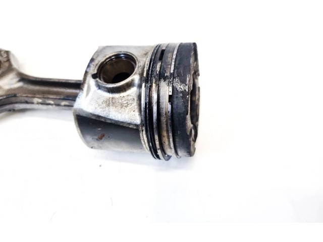 Поршень с шатуном Skoda Superb B5 (3U)