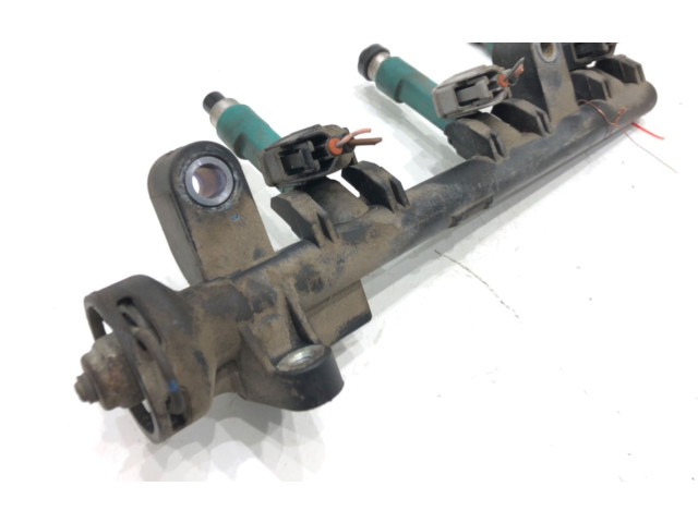 Топливная рампа    Toyota Yaris  