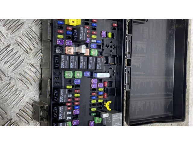 Блок предохранителей  P68194607AD   Jeep Grand Cherokee    