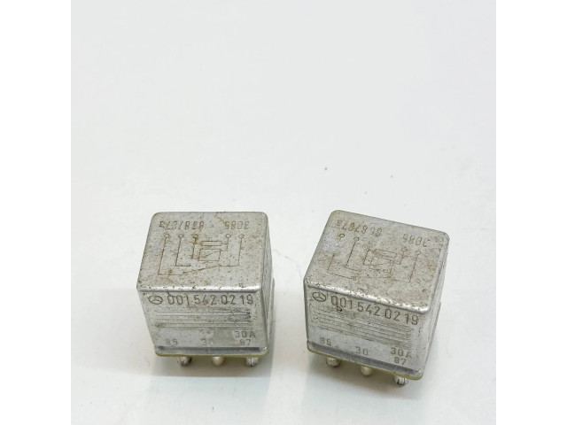 Pojistková skříňka A1075454940, A0015420219 Mercedes-Benz SL R107 1987