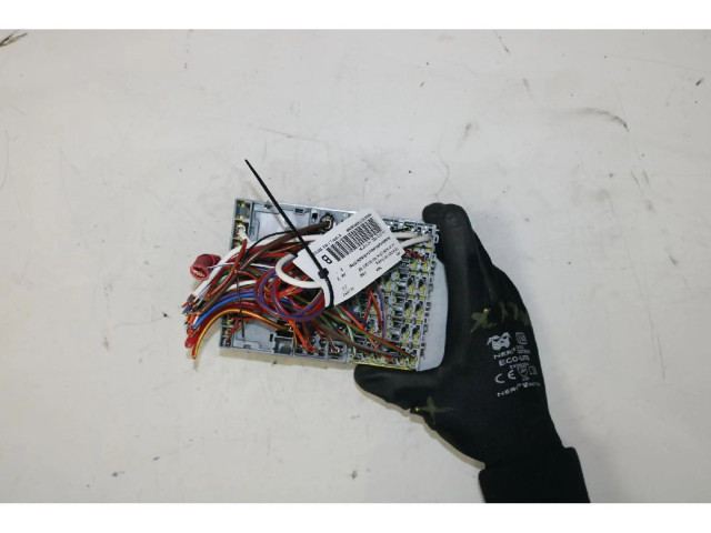 Блок предохранителей    Jeep Renegade    