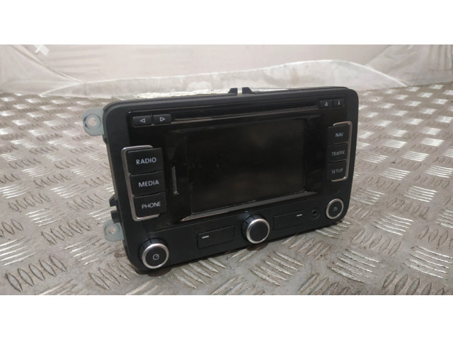 Радио/ проигрыватель CD/DVD / навигация