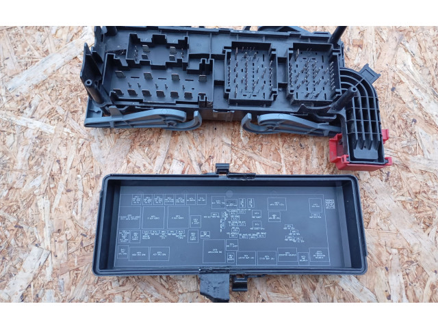 Блок предохранителей  P68143318AE, 68143318AE   Fiat Freemont    