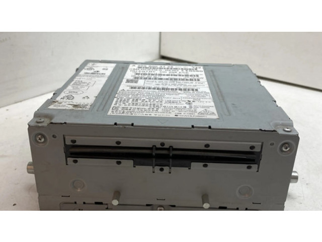 Радио/ проигрыватель CD/DVD / навигация