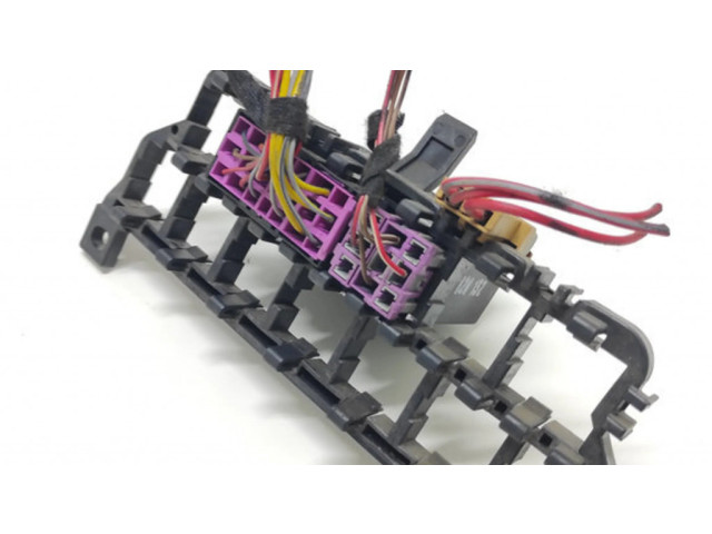 Pojistková skříňka 8D0937503E Audi A3 S3 8L 2001