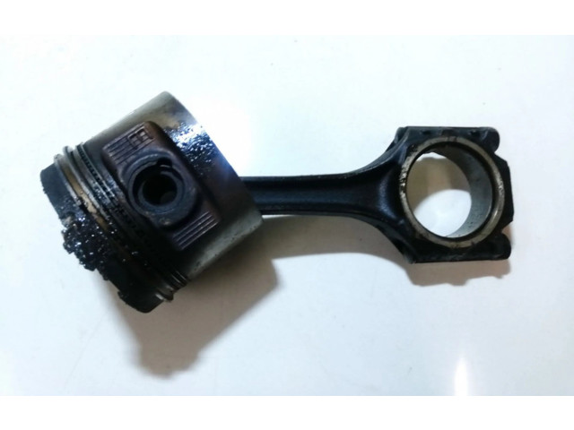  Поршень с шатуном    Volkswagen PASSAT B2  