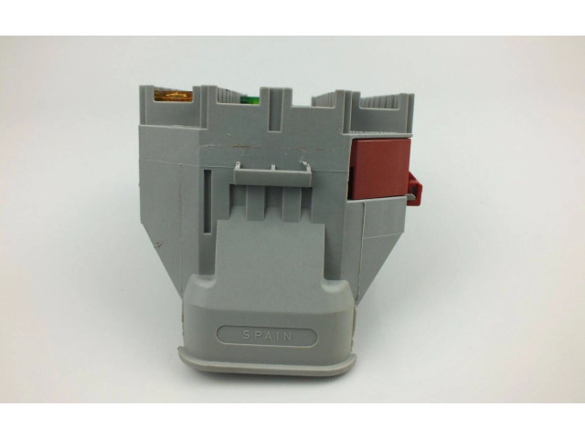 Блок предохранителей  9162439   Volvo V70    