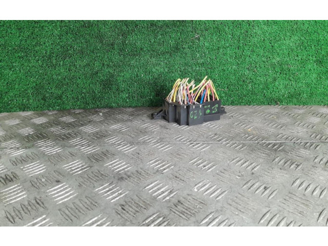 Блок предохранителей    Renault Clio II    