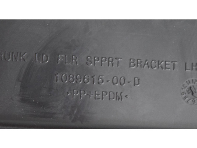 Другая деталь салона