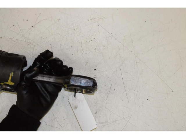 Поршень с шатуном Dodge Nitro для дизельного двигателя 2.8