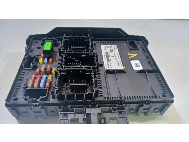 Блок предохранителей 2410953, JX6T15604BCD   Ford Focus    