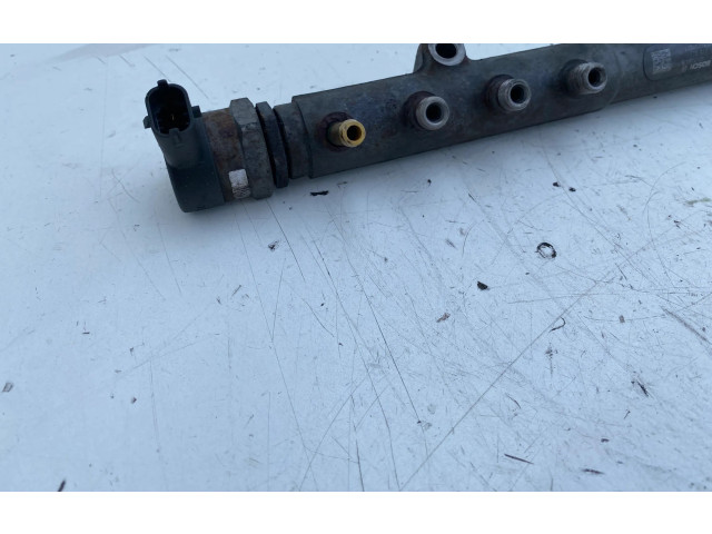 Топливная рампа 31259011   Volvo V70  