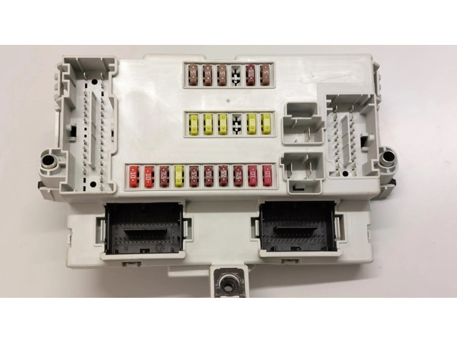 Блок предохранителей  50521891   Alfa Romeo Giulietta    