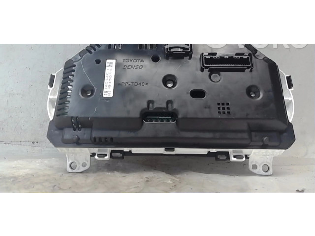 Přístrojová deska Toyota Yaris 2015 838000U280