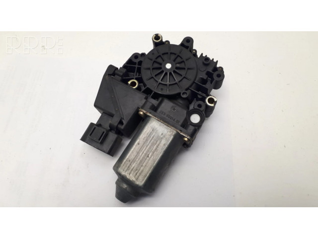 Передний двигатель механизма для подъема окон