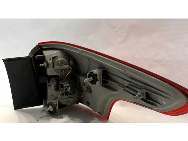 Задний фонарь левый сзади     Ford Focus   2010-2017 года