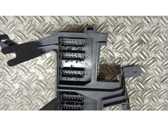 Блок предохранителей    Mercedes-Benz R W251    