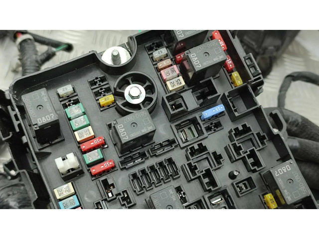 Pojistková skříňka P68445825AC Chrysler Pacifica 2019