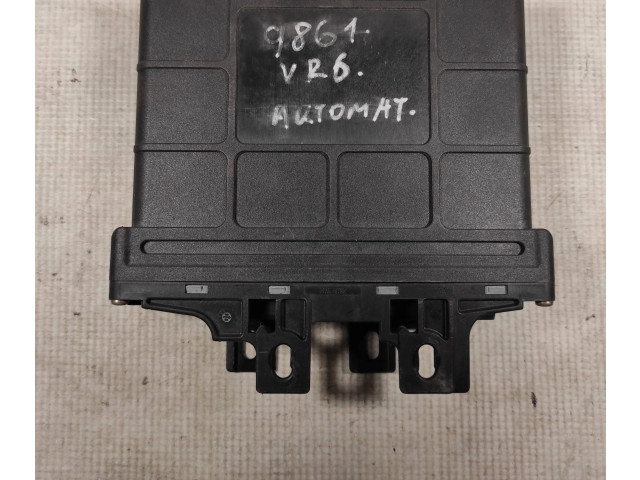 Блок управления коробкой передач 01P927733AT   Volkswagen Transporter - Caravelle T4