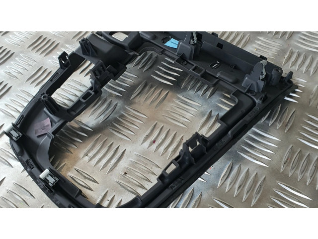 Другая деталь салона