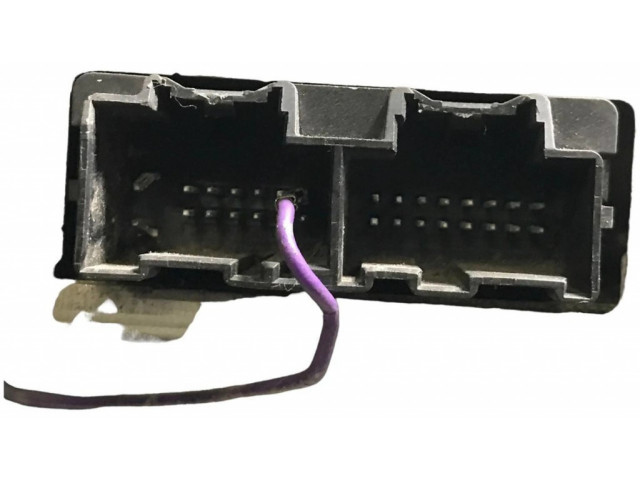 Радио/ проигрыватель CD/DVD / навигация