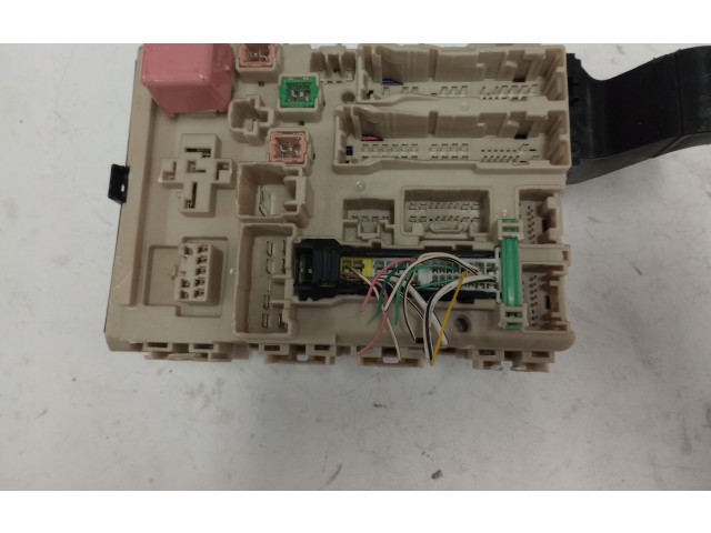 Pojistková skříňka 8273005j60 Toyota Avensis T270 2016