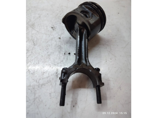 Píst Nissan Navara D22