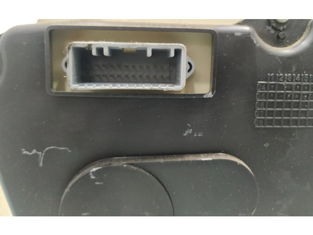 Панель приборов 8200377739   Dacia Logan I       