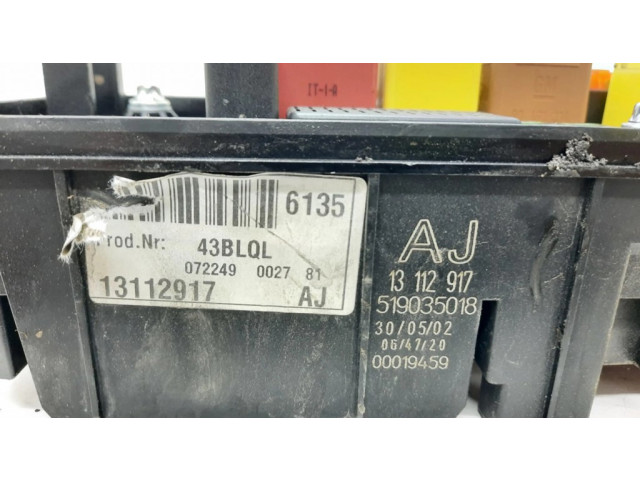 Блок предохранителей 13112917, 519035018 Opel Vectra C