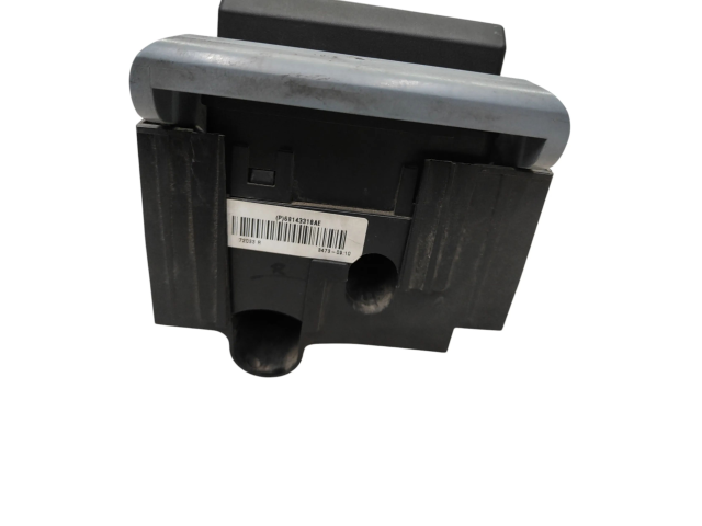 Блок предохранителей 68143318AE, 68143318AE Fiat Freemont