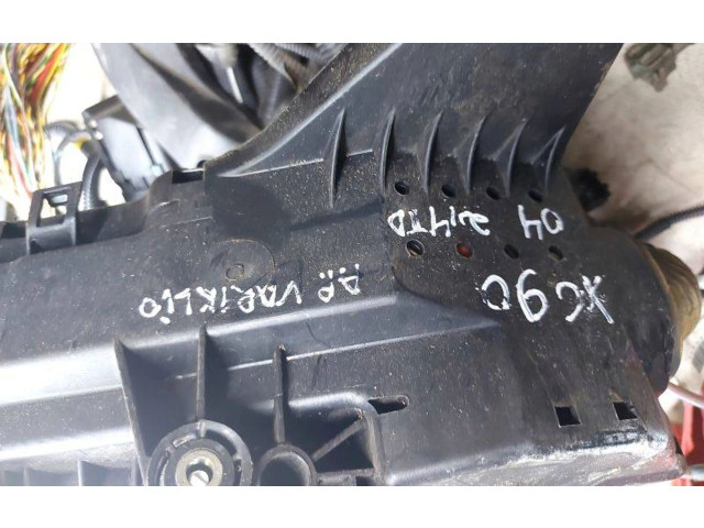 Блок предохранителей  9494210   Volvo XC90    