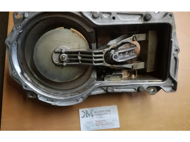 Распределитель топлива 0438121037 Mercedes-Benz SL R107 для бензинового двигателя 5.6