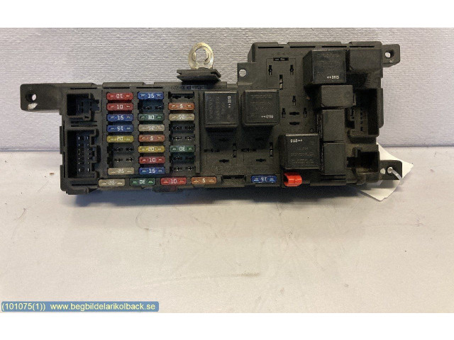 Блок предохранителей    9452993   Volvo V70