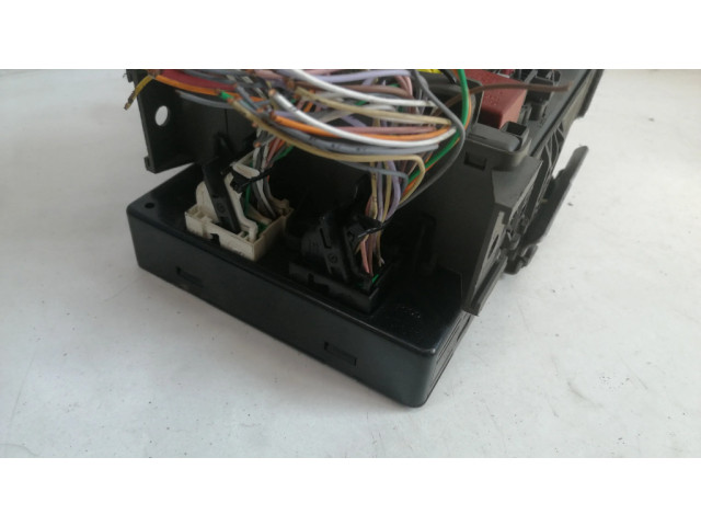 Pojistková skříňka 8200403409, 8200315962 Renault Espace - Grand espace IV 2004