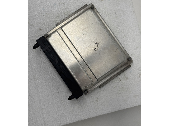 Блок управления двигателя 30646978   Volvo V70